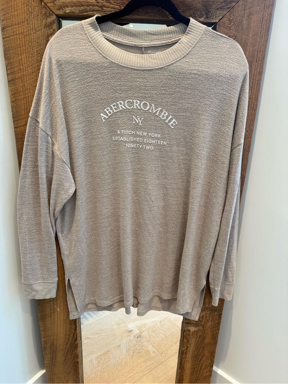 Abercrombie & Fitch Taupe Ribbed Crewneck shirt